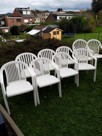 Chaises jardin blanche disponible aux enchères