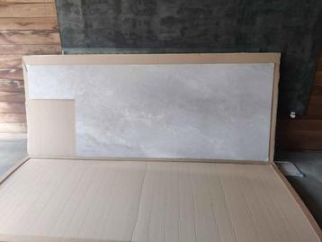 Douchewandbekleding beschikbaar voor biedingen