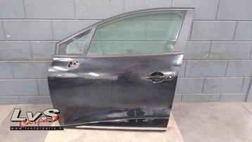 Portier 4Deurs links-voor van een Renault Clio (TEGNE) beschikbaar voor biedingen