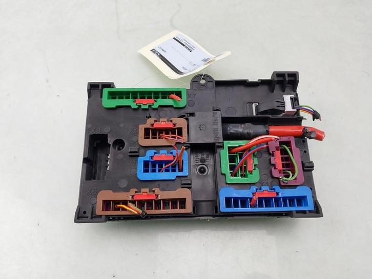 ZEKERINGKAST BMW 3 serie (G20) (01-2018/03-2020), Auto-onderdelen, Elektronica en Kabels, BMW, Gebruikt