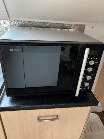 Microwave oven combi grill Sharp R939A, Enlèvement, Utilisé, Gril