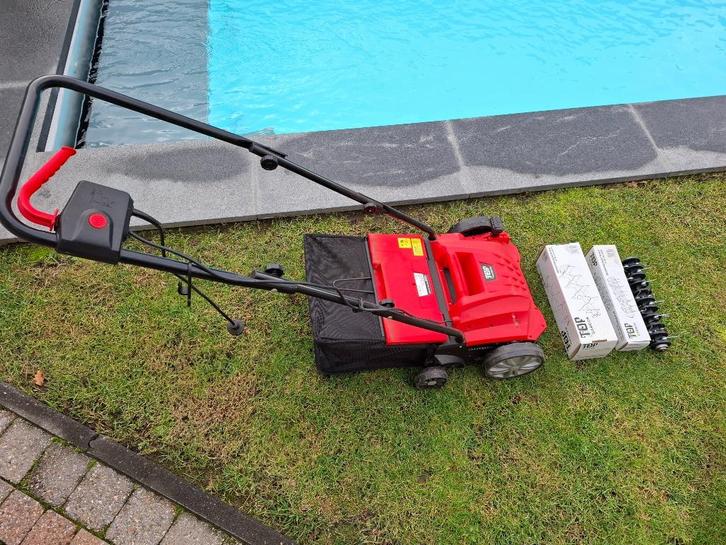 Verticuteermachine, elektrisch + extra set reserve messen, Tuin en Terras, Verticuteermachines, Zo goed als nieuw, Elektrisch