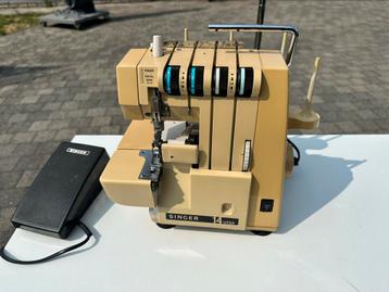 Singer overlock machine beschikbaar voor biedingen