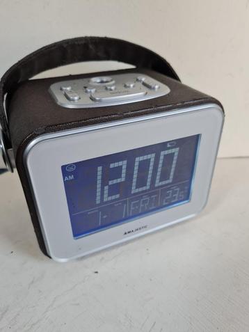 Klokradio Majestic retro model beschikbaar voor biedingen