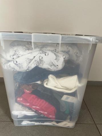 Baby kleding beschikbaar voor biedingen