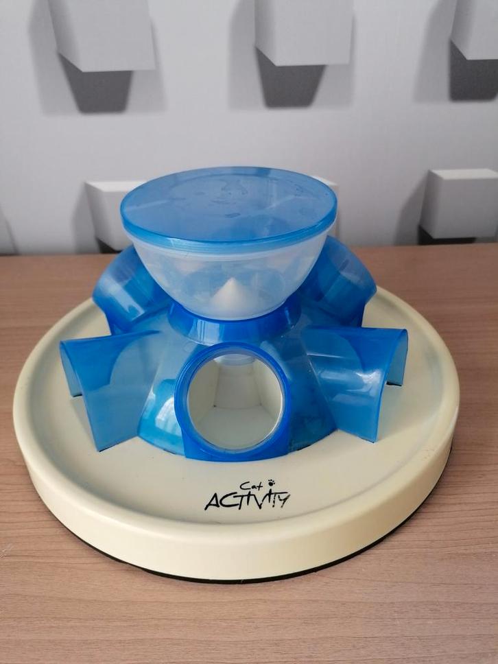 Voederbak kat poes, kattenspeelgoed, cat activity, Dieren en Toebehoren, Kattenvoerbakken en Drinkbakken, Gebruikt, Ophalen of Verzenden