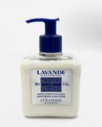 L'Occitane Lavande Moisturizing Hand Lotion / 300 ml / Nieuw, Handtassen en Accessoires, Uiterlijk | Lichaamsverzorging, Ophalen of Verzenden