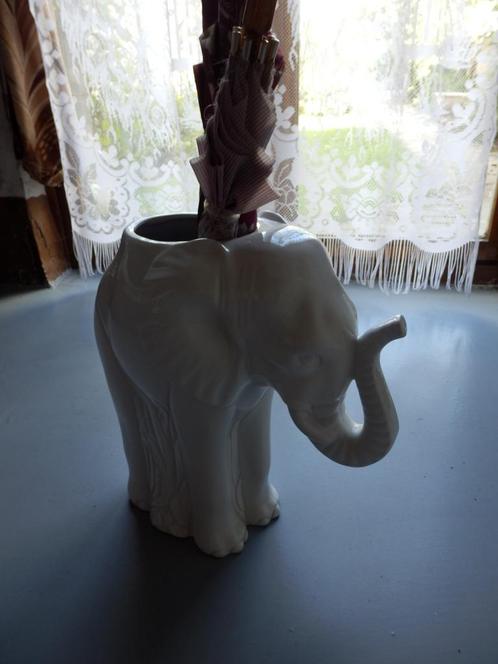 porseleinen olifant paraplubak, Huis en Inrichting, Woonaccessoires | Paraplubakken, Zo goed als nieuw, Overige materialen, Ophalen