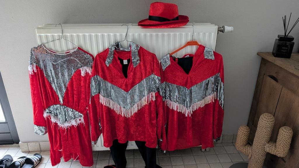 Meerdere verschillende soorten carnavals pakken, Ophalen