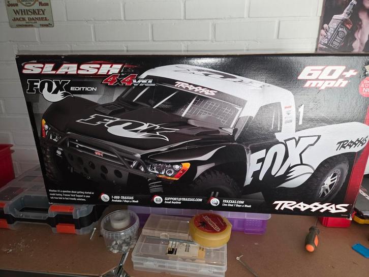 Traxxas slash 4x4 cliplless 1/10, Hobby en Vrije tijd, Modelbouw | Radiografisch | Auto's, Zo goed als nieuw, Auto offroad, Elektro