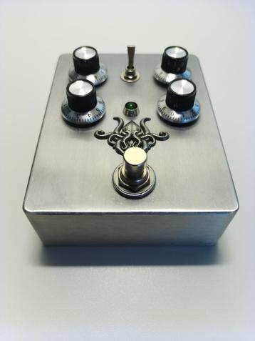 Buzz O))) ( aangepaste Sunmachine Sonic Devices Sunn O))) ) beschikbaar voor biedingen