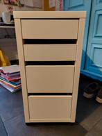 Ikea bureaukastje, Enlèvement