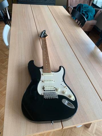 Lag MG100 strat beschikbaar voor biedingen