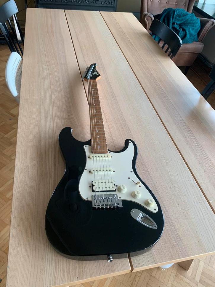 Lag MG100 strat, Muziek en Instrumenten, Snaarinstrumenten | Gitaren | Elektrisch, Zo goed als nieuw, Ophalen of Verzenden