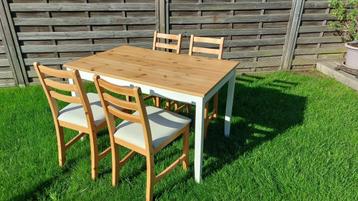 Tafel met 4 stoelen  beschikbaar voor biedingen