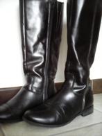 Bottes noires Mt39, Enlèvement