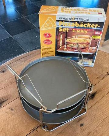 Pizzabakkerset met 3 pizzavormen en rooster, Enlèvement, Utilisé, Autres types