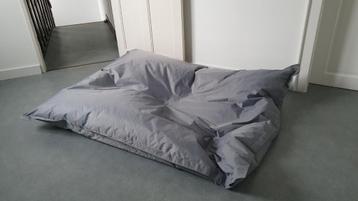 Zitzak lounge beschikbaar voor biedingen