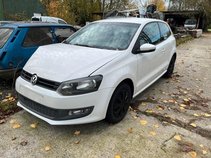 Schadevoertuig VW POLO 2010, Auto's, Volkswagen, Particulier, Polo, Benzine, Euro 5, Stadsauto, 3 deurs, Handgeschakeld, Wit, Grijs