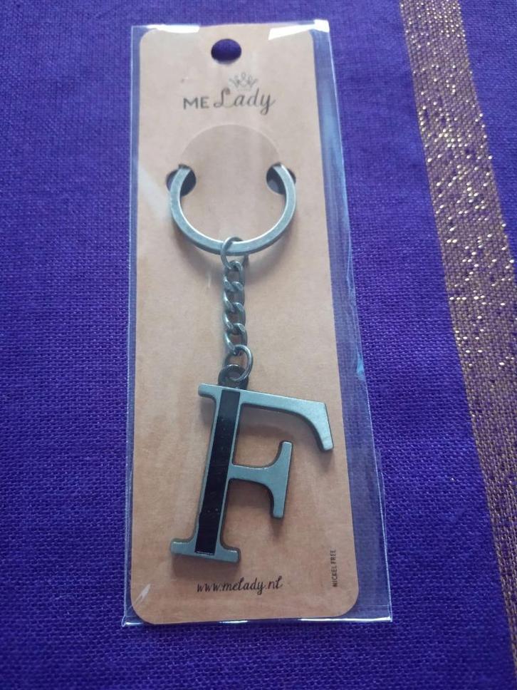 NIEUW Stoere sleutelhanger met letter 'F', 9050 Gentbrugge, Collections, Porte-clés, Neuf, Enlèvement