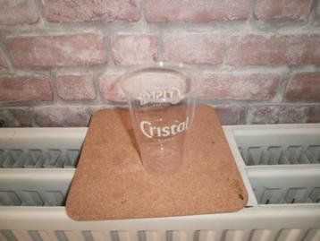 Plastieken bekers.  beschikbaar voor biedingen
