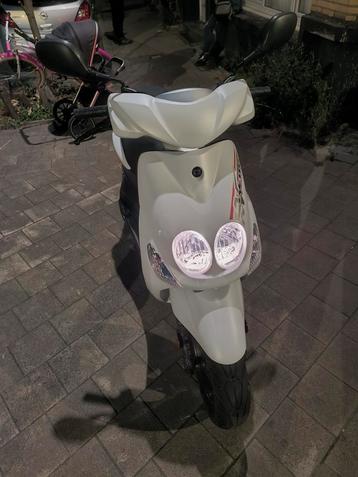 mbk ovetto a klasse pearl white 2-takt
16.700 km, Enlèvement, Utilisé, Essence