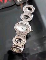 Gucci originale montre femme silver poinçonnée 925, Bijoux, Sacs & Beauté, Montres | Femmes, Enlèvement ou Envoi