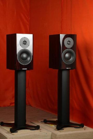 Dynaudio Special Forty + Stand 20 TRADE. ÉCHANGE. Configurat disponible aux enchères