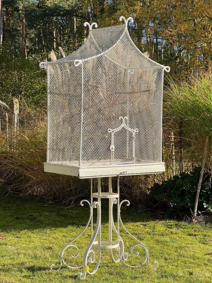 Eeuwenoude kooi uit de 19e eeuw, Antiek en Kunst, Antiek | Overige Antiek, Ophalen