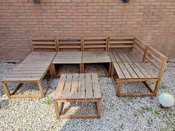 Loungeset met kussens  beschikbaar voor biedingen