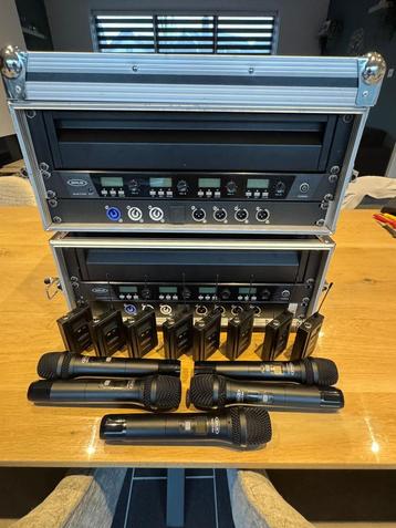 2x Sirus Quad R 823 met 5 draadloze microfoon en 8 zakzender beschikbaar voor biedingen