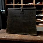 Vintage zwarte houten kist / bijzettafel / salontafel, Huis en Inrichting, Woonaccessoires | Kisten, Ophalen of Verzenden