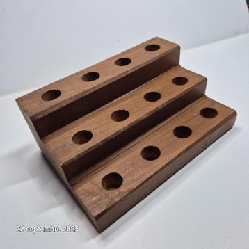 houten display op 3 niveaus om te verzamelen  beschikbaar voor biedingen