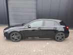 Mercedes-Benz A-Klasse 180 Hatchback AMG Line | Panoramisch, Auto's, Stof, Gebruikt, 4 cilinders, 136 pk