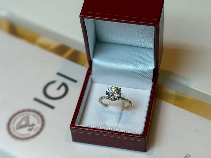 Geel gouden ring met diamant 3.23ct/ certificaat IGI/ nieuw!, Handtassen en Accessoires, Ringen, Nieuw, Dame, 17 tot 18, Geel