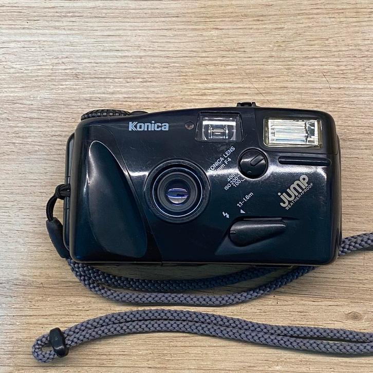 Konica Jump, point & shoot weerbestendig * perfecte staat, Audio, Tv en Foto, Fotocamera's Analoog, Zo goed als nieuw, Compact