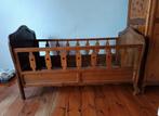 Een oud baby/ peuter bed., Antiek en Kunst, Antiek | Meubels | Bedden, Ophalen