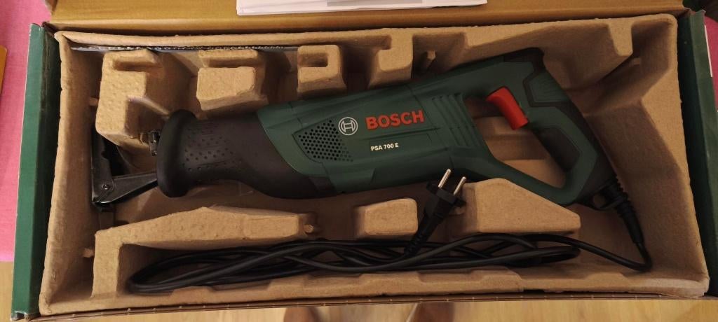 Scie sabre Bosch PSA700E, Bricolage & Construction, Outillage | Scies mécaniques, 600 à 1200 watts, Scie sabre, 30 à 70 mm, Comme neuf