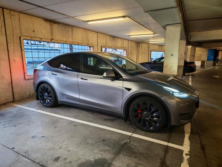 Tesla Model Y Performance 2023 - Quicksilver - BTW wagen, Auto's, Tesla, Particulier, Model Y, 4x4, ABS, Achteruitrijcamera, Adaptieve lichten