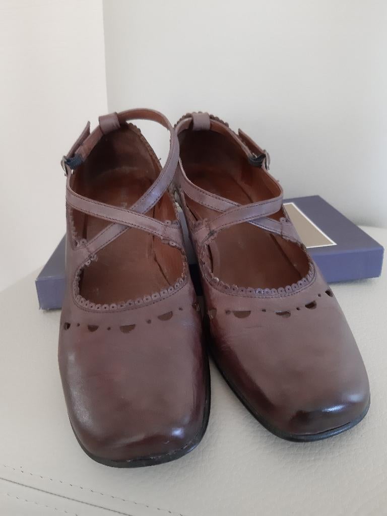 bruin bordeaux damesschoen, Bruin, Ophalen of Verzenden, Gedragen, Hush Puppies