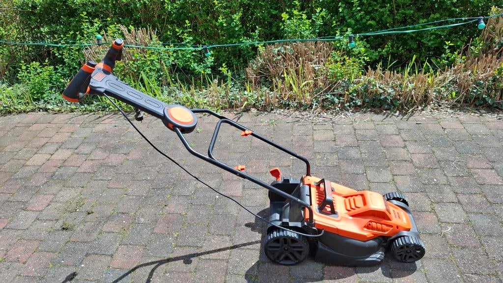 Nieuwe grasmachien black&decker zonder zak, Ophalen