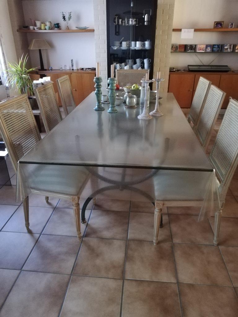 Table à manger, Maison & Meubles, Enlèvement, Verre