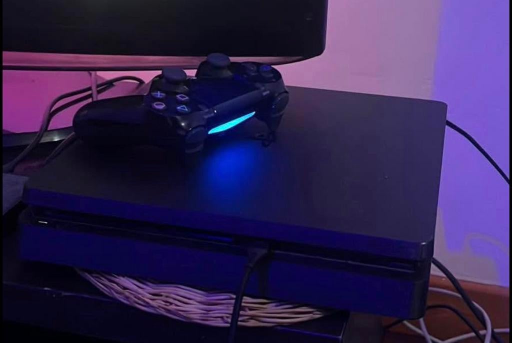 Ps4 Slim 1000GB, Computers en Software, Monitoren, Ophalen, Zo goed als nieuw