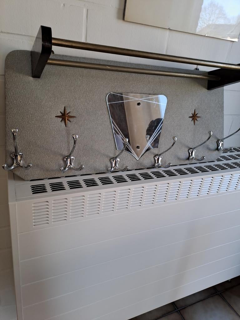 Grijze kapstok jaren 50, Enlèvement