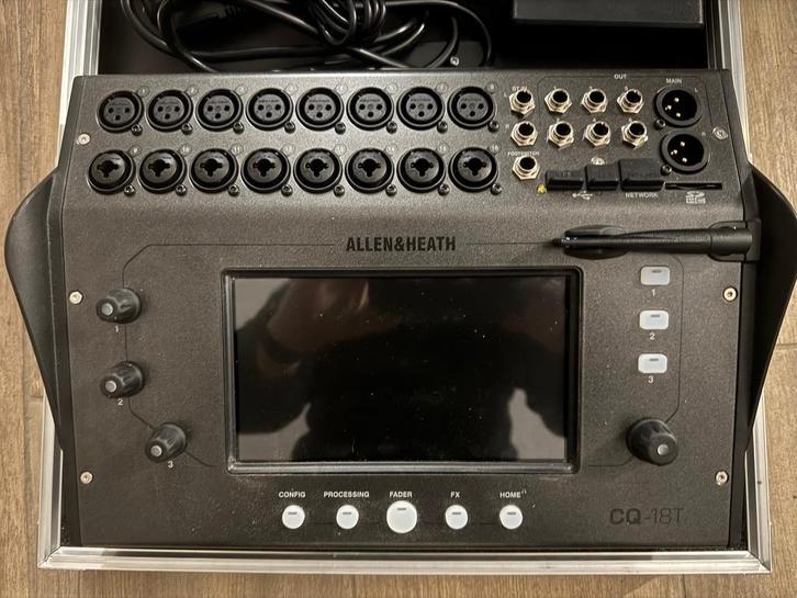 Allen and heath CQ-18T + Flight case, Musique & Instruments, Tables de mixage, Comme neuf, 10 à 20 canaux, Entrée micro, Enlèvement