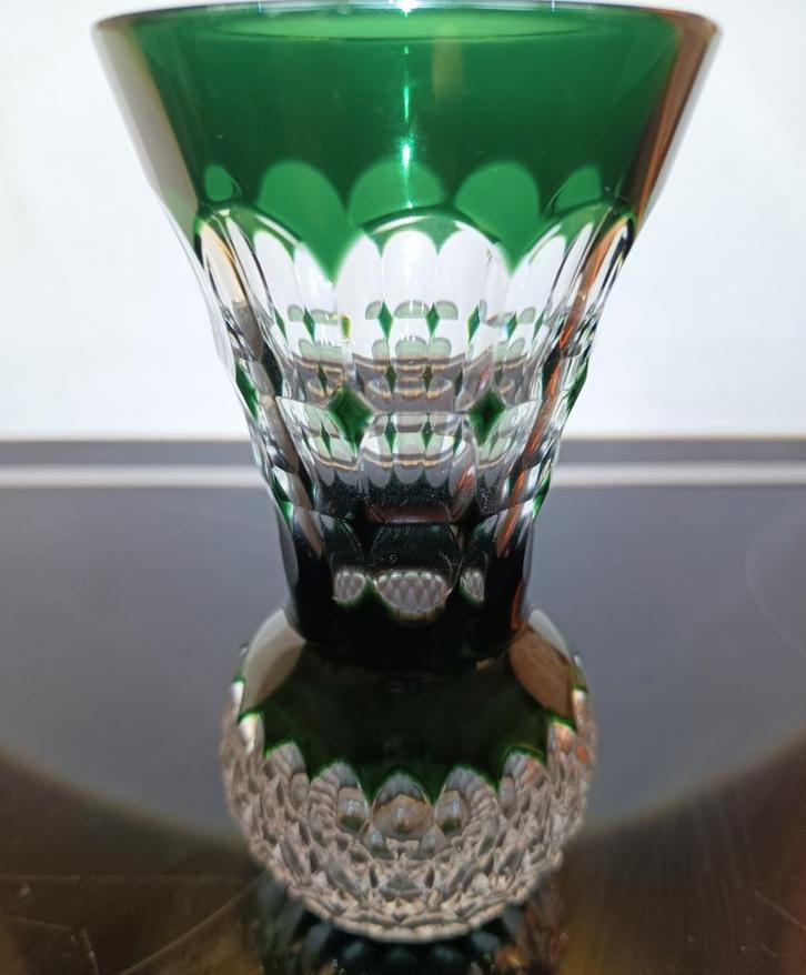 Val Saint Lambert doublé vert taille diamant signé, Antiquités & Art, Antiquités | Vases, Enlèvement ou Envoi
