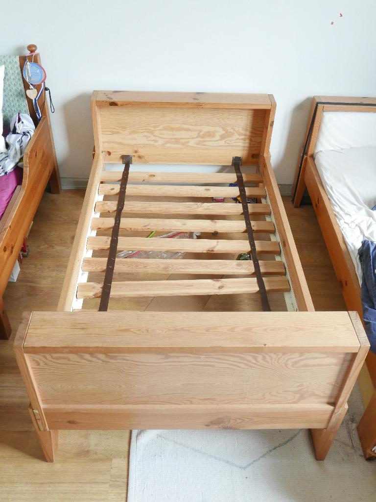 Lit évolutif + matelas, 85 à 100 cm, Utilisé, Moins de 140 cm, Enlèvement