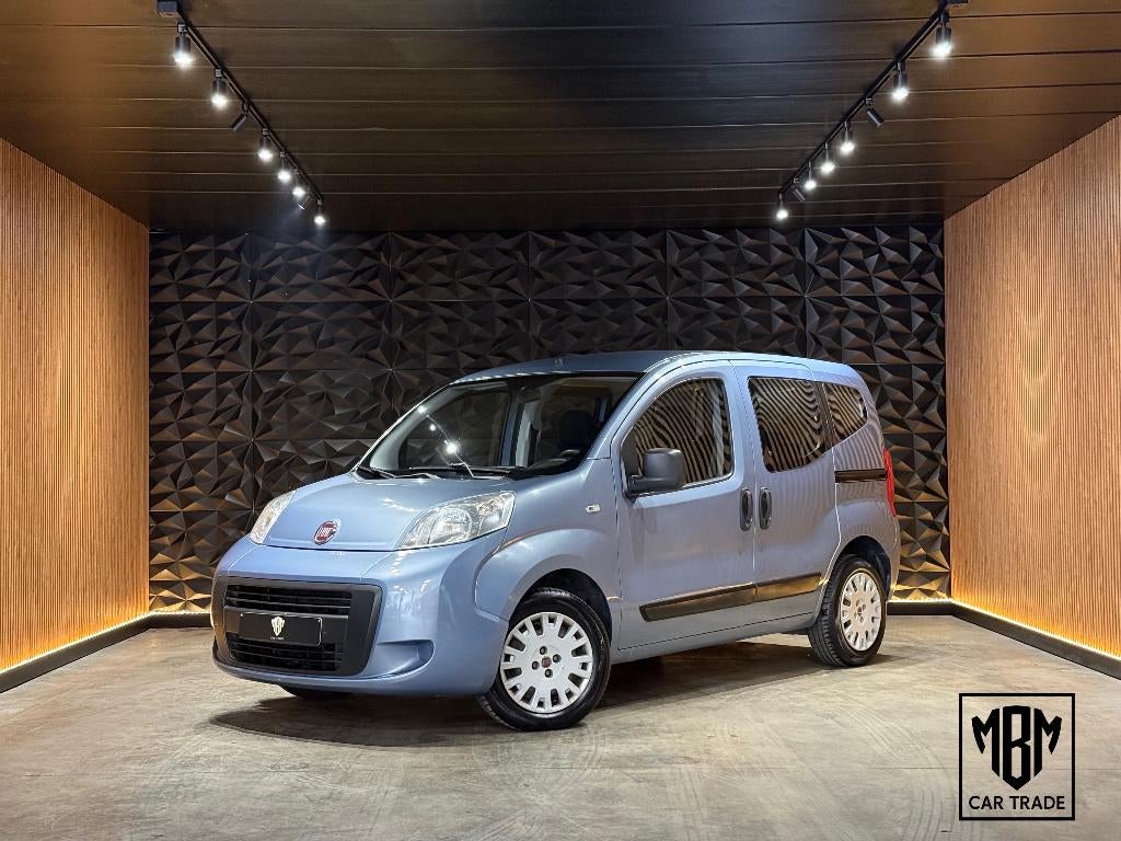 ✅ Fiat Qubo 1.4i 12 Maanden GARANTIE Airco, Auto's, Voorwielaandrijving, Euro 5, 1360 cc, Zwart