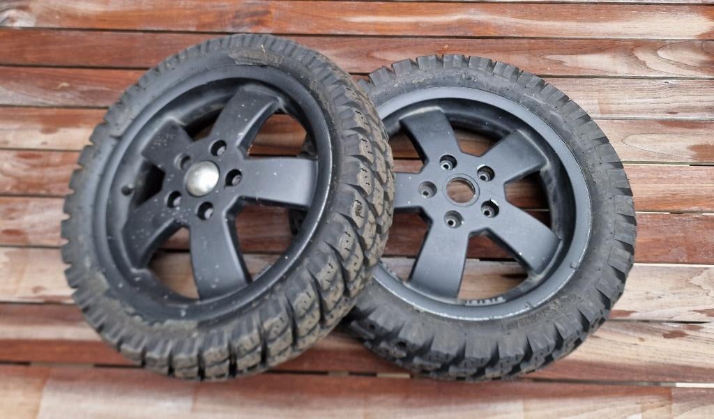 Pneus d'hiver sur jantes Vespa GTS, GT et GTV, Motos, Enlèvement ou Envoi, Comme neuf