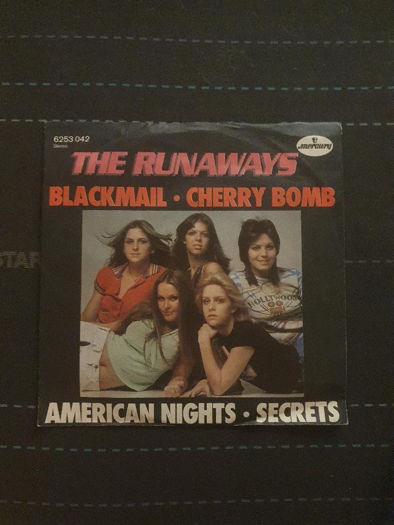 The Runaways – Blackmail - Cherry Bomb - 1976, 7 inch, Single, Ophalen of Verzenden, Rock en Metal